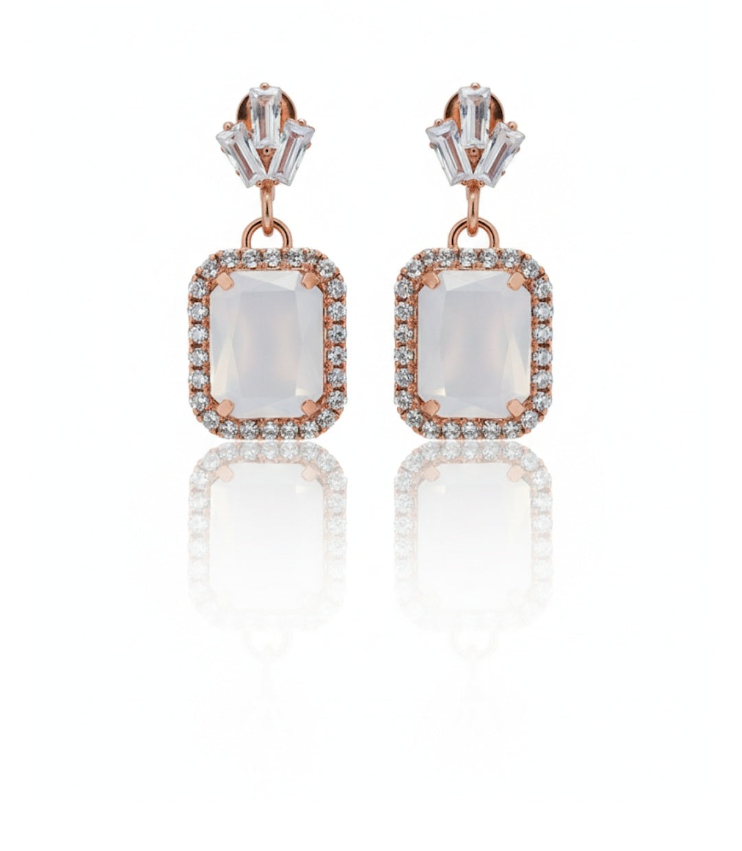 DIAMOND SHAPE QUEEN  EARRING GOLD AND SILVER  SHINE